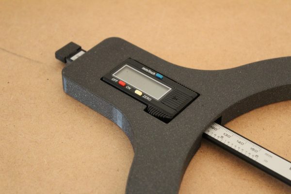 Digital Tiefenmessschieber für Tischkreissägen und Tischfräsen – Bild 2